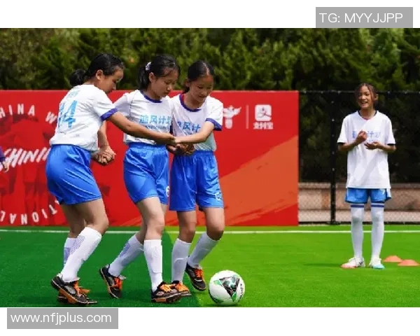 女足球星偶像崛起背后的故事与梦想 激励年轻一代勇敢追求足球之路 女足球星偶像崛起背后的故事与梦想 激励年轻一代勇敢追求足球之路