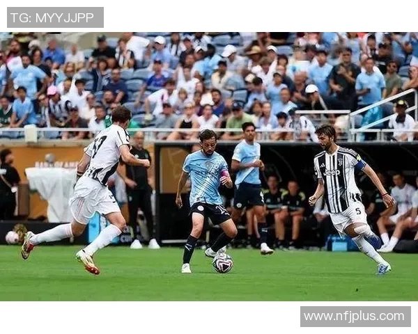 某足球巨星乌龙球致命失误引发全场轰动球迷争议 某足球巨星乌龙球致命失误引发全场轰动球迷争议