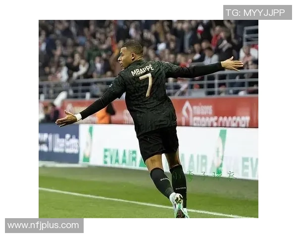 超帅姆巴佩球星头像与足球完美融合,展现青春活力与无限潜力 超帅姆巴佩球星头像与足球完美融合,展现青春活力与无限潜力